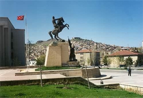 hakki-atamulu-nevsehir-ataturk-heykeli.j